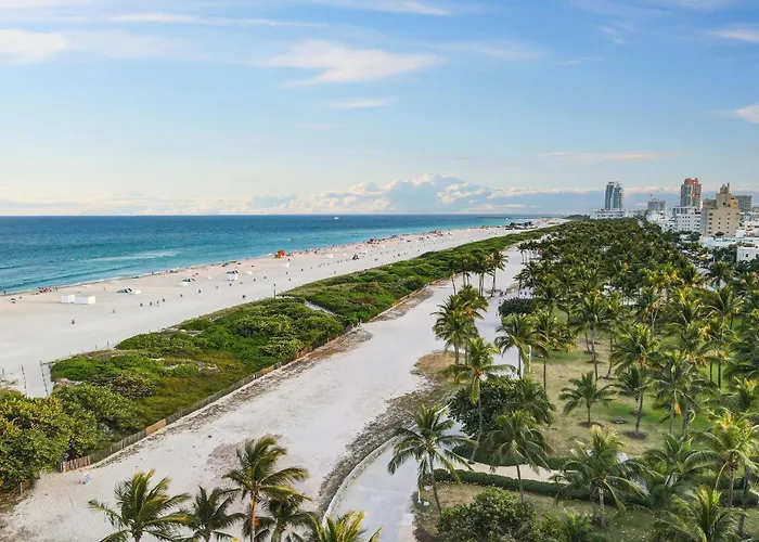 Private Ocean Dr Apt W/2 Queen Beds, Steps 2 Beach